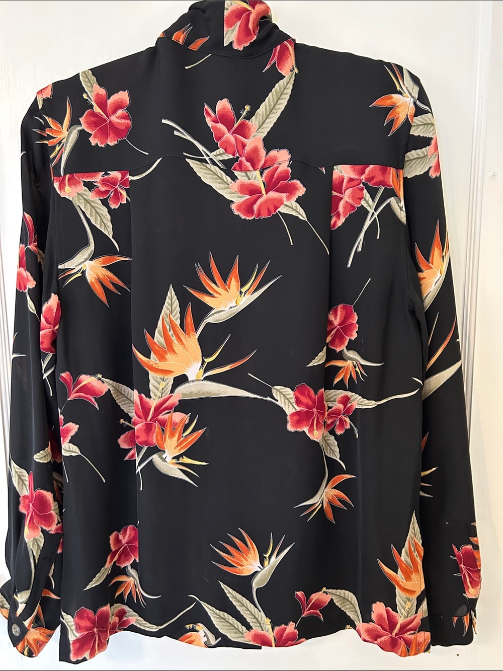 Tommy Bahama 100% silk blouse.  Size medium.  New condition. - Picture 3 of 5